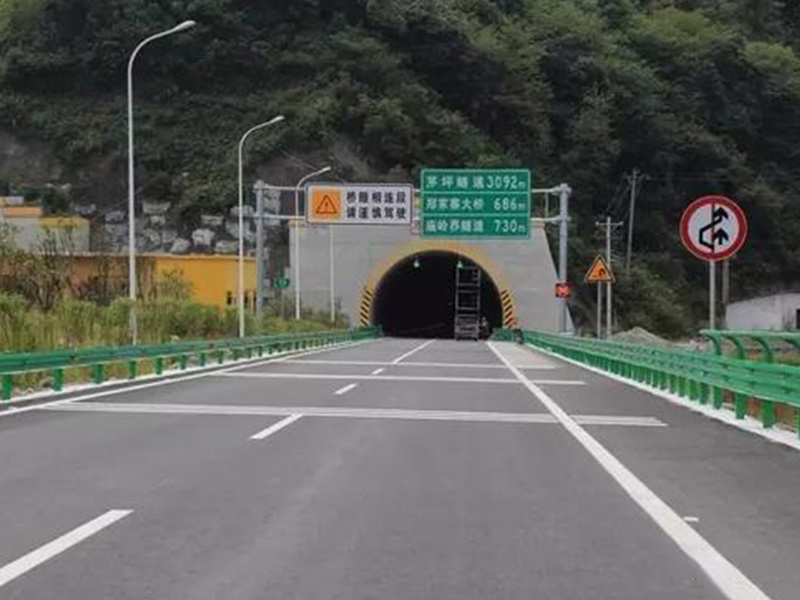 湖南交通龙门架厂家：确保道路通行顺畅