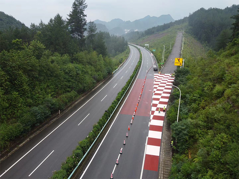 湖南道路标线：提供清晰有效的交通指引